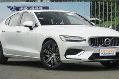 奥迪q7油箱盖在哪侧