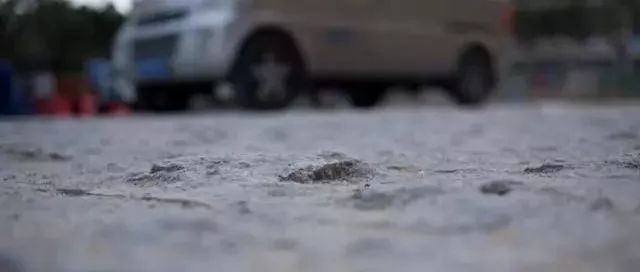 新路还“路震震”?回应:这是缓冲带